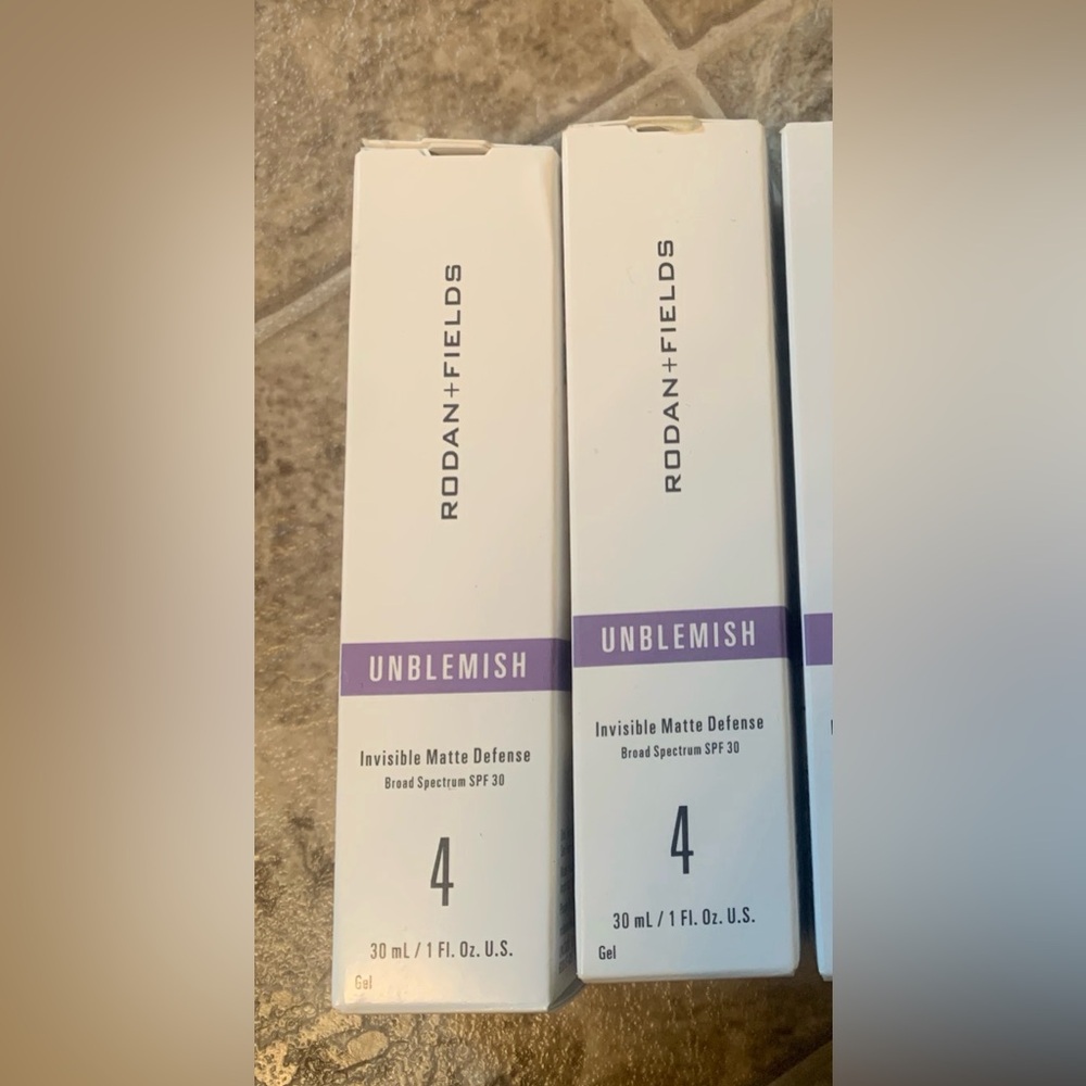 Rodan + Fields New 2 UNBLEMISH Invisible Matte Defense Broad Spectrum SPF 30